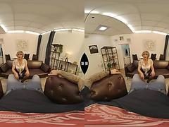 Diana Can't Resist - Plus33